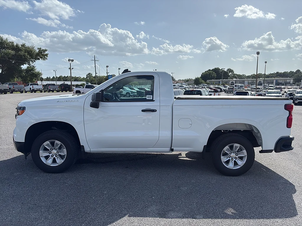 Used 2025 Summit White Chevrolet  image 3