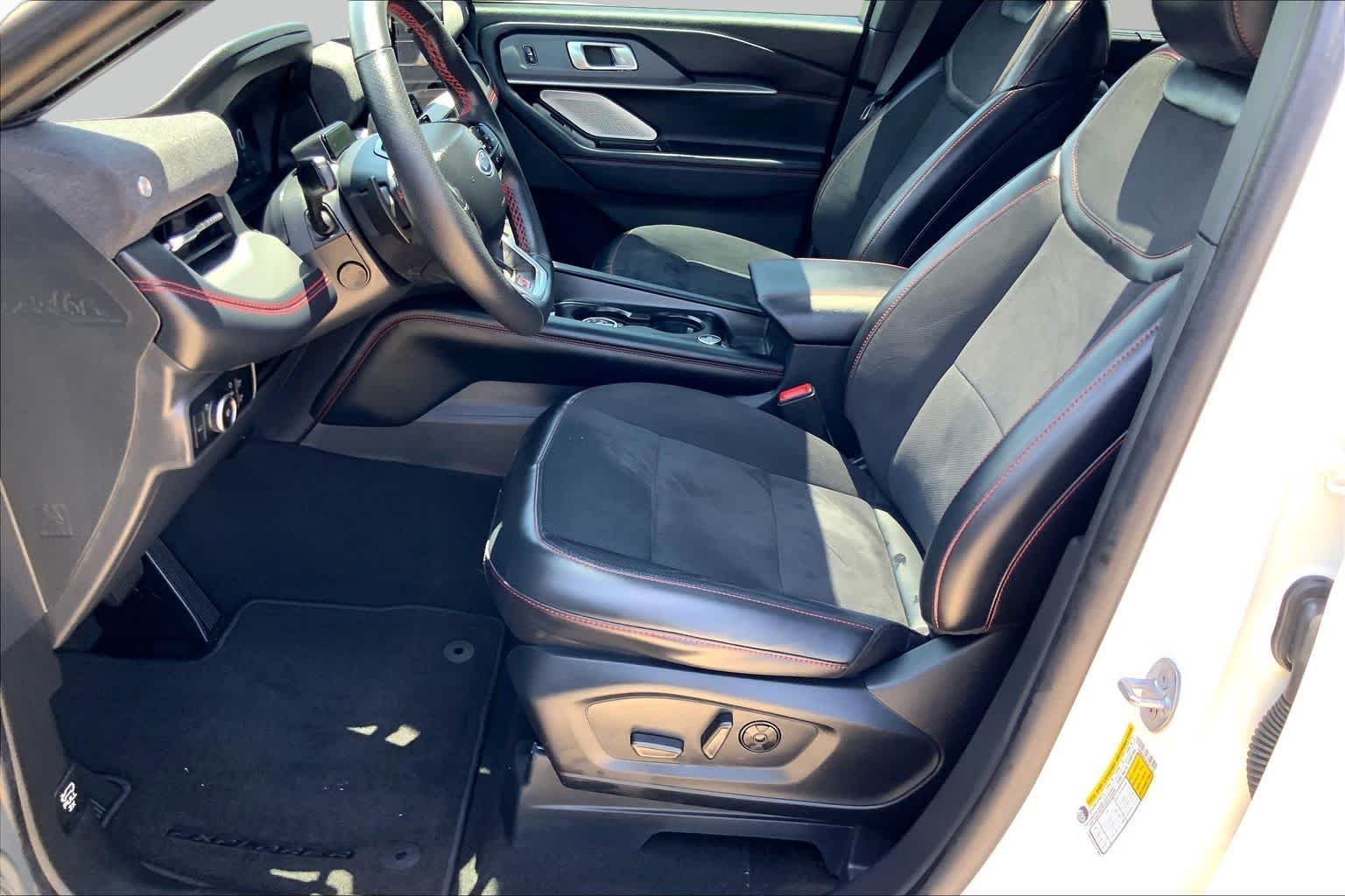 Used 2025 Star White Metallic Tri-Coat Ford ST image 8