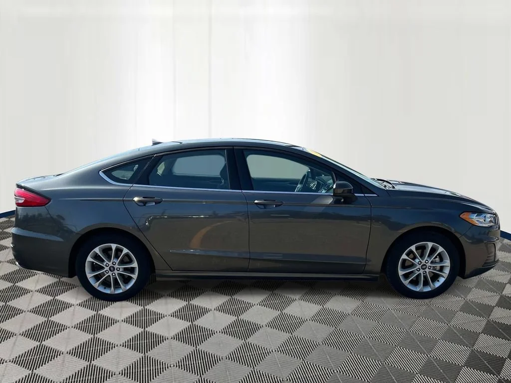 Used 2020 Gray Ford SE image 5