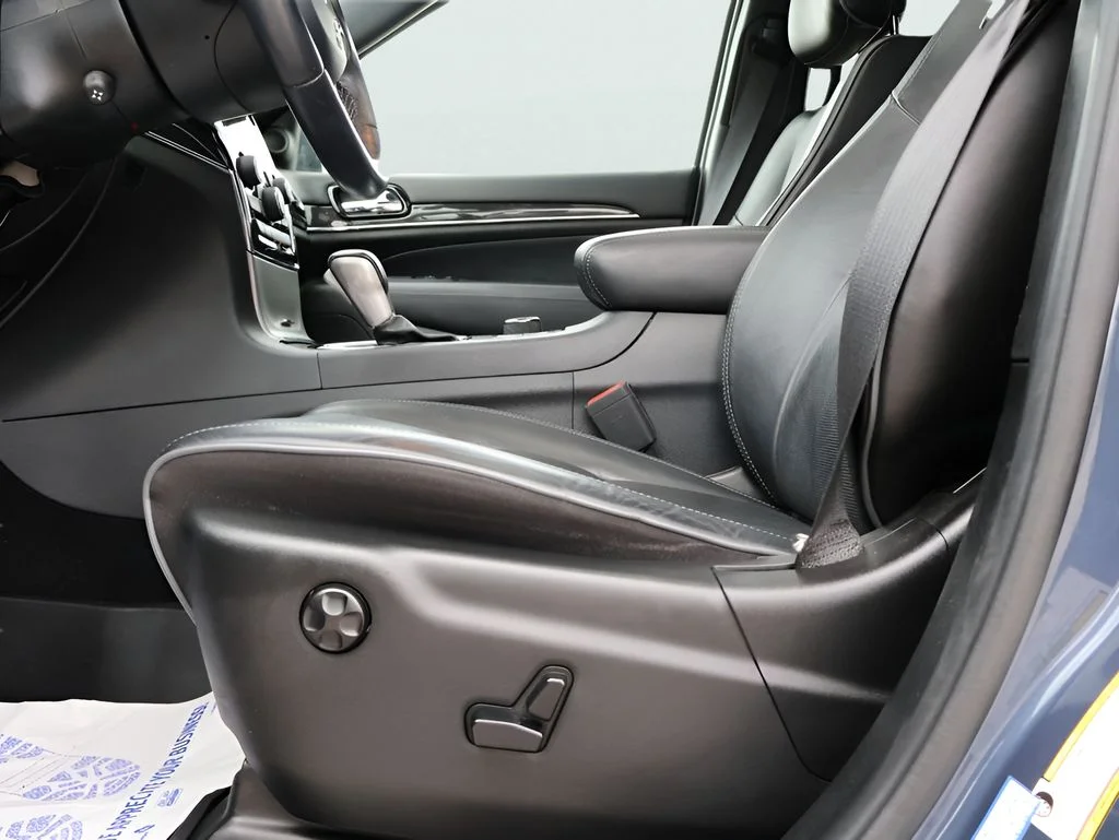 Used 2020 Blue Jeep Overland image 35
