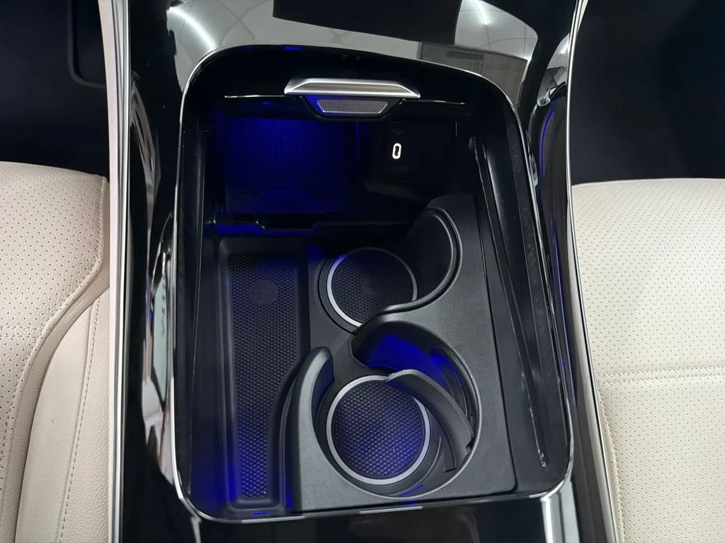 New 2027 White Mercedes-Benz GLC 300 image 17