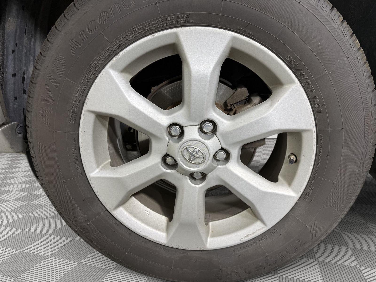 Used 2012 Classic Silver Metallic Toyota Limited image 9