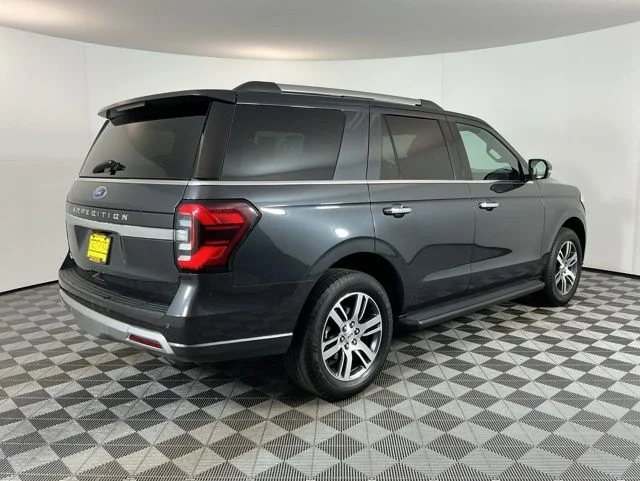 Used 2024  Ford Limited image 4