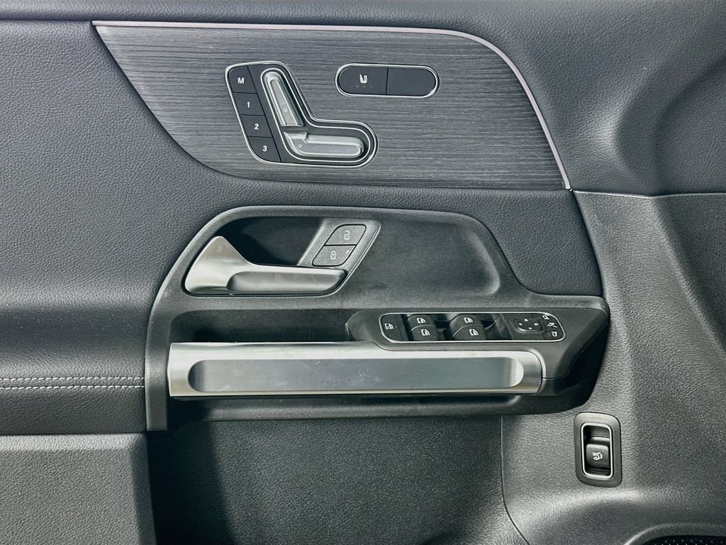 New 2026 Mountain Grey Metallic Mercedes-Benz GLB 250 image 47