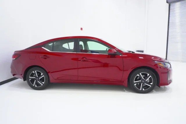 Used 2024  Nissan SV image 4