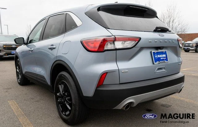 Used 2022 Blue Ford SE image 8