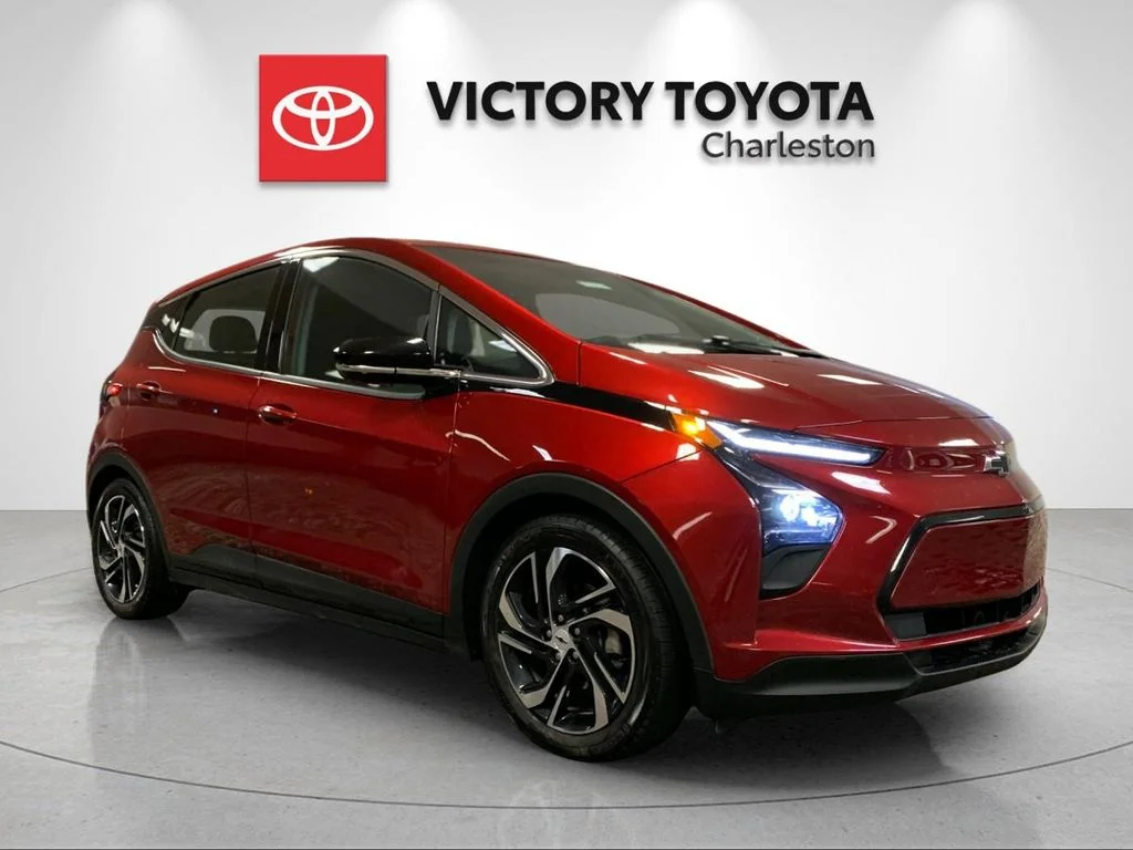 Used 2023 Red Chevrolet 2LT image 5