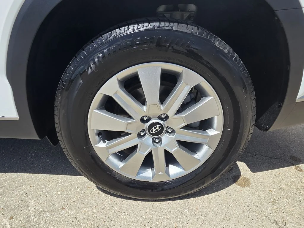 Used 2025 White Hyundai SEL image 22