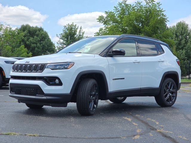 New 2026 Bright White Clear-Coat Exterior Paint Jeep Limited image 24