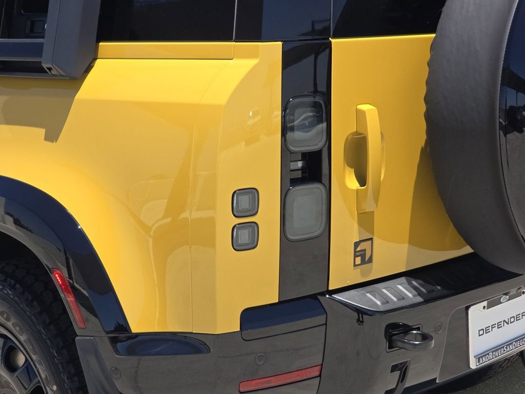New 2026 Deep Sandglow Yellow Land Rover Trophy Edition Deep Sandglow image 35