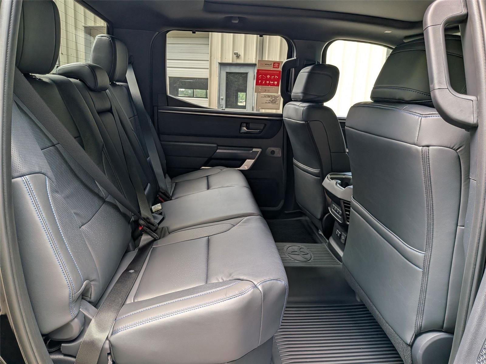 2025 Toyota Tundra Platinum - Photo 35