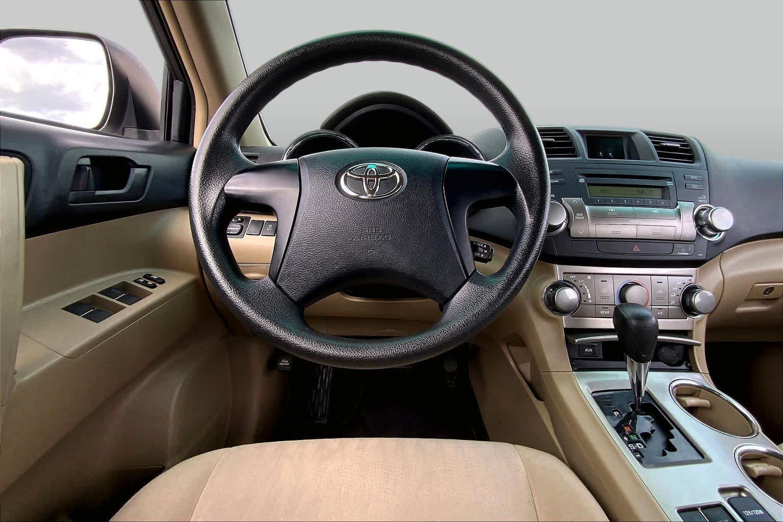 Used 2012 Blizzard Pearl Toyota  image 6