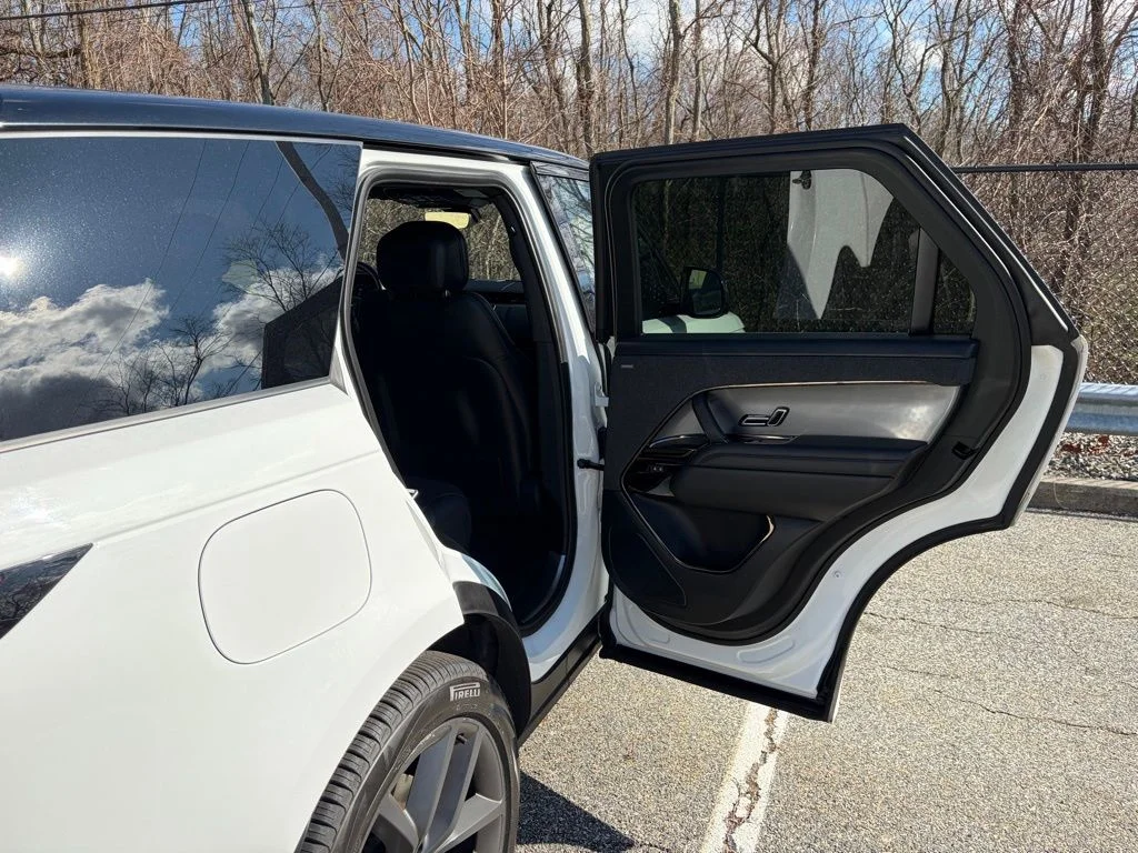 Used 2024 White Land Rover Dynamic SE image 16