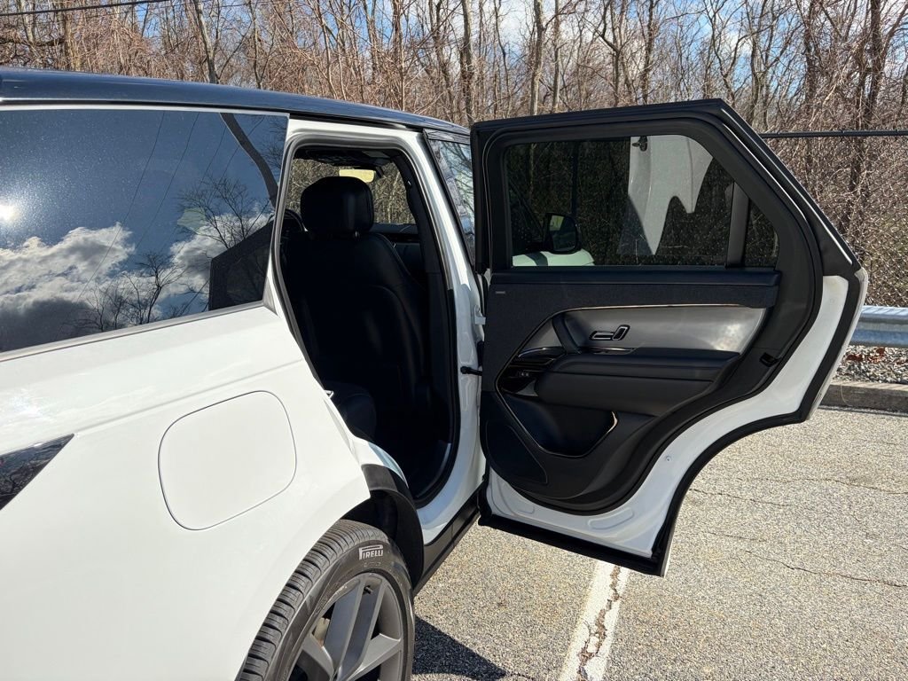 Used 2024 White Land Rover Dynamic SE image 16
