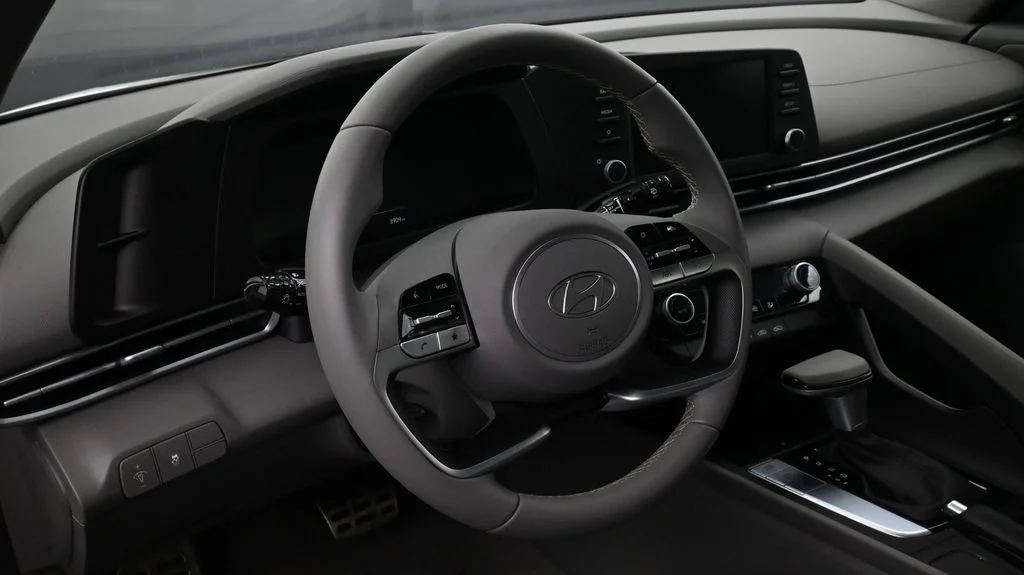 Used 2026 White Hyundai SEL Sport image 9