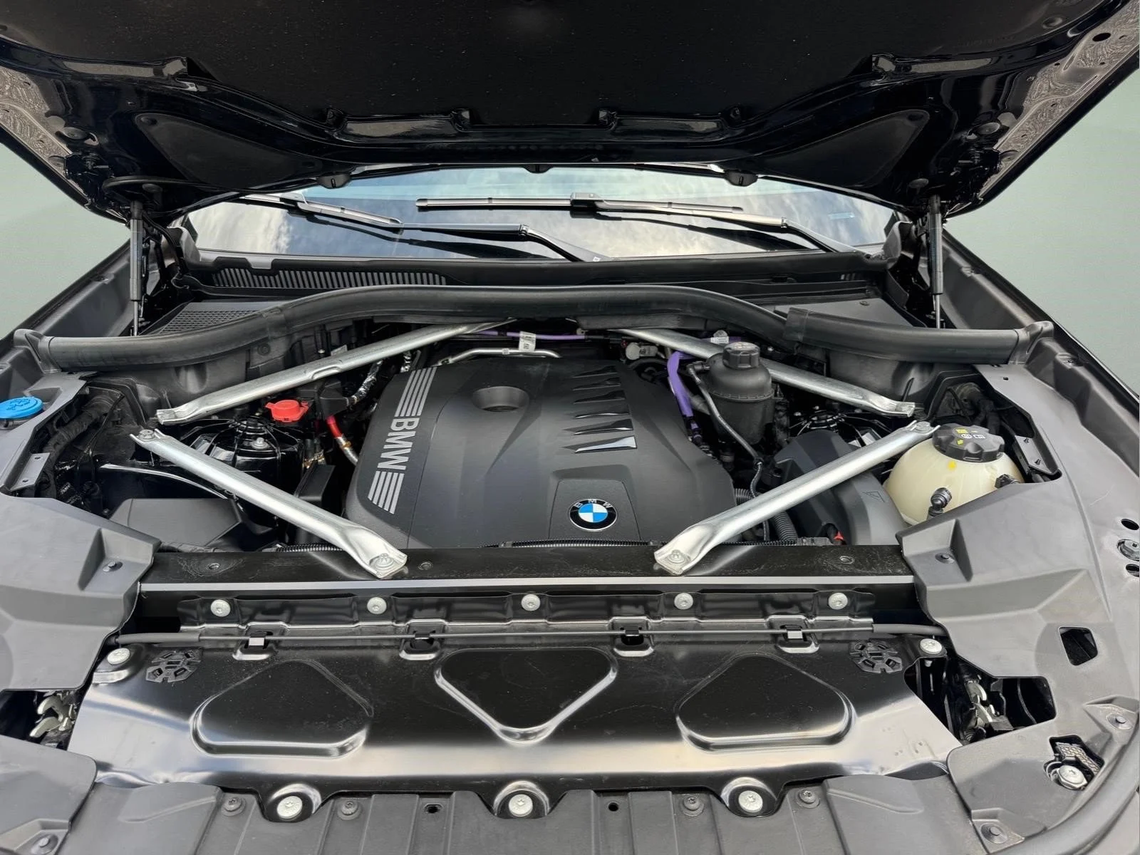 Used 2024 Black Sapphire Metallic BMW sDrive40i image 11