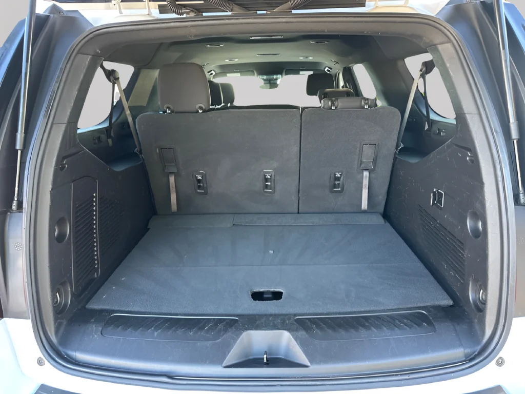Used 2023 White GMC SLE image 41