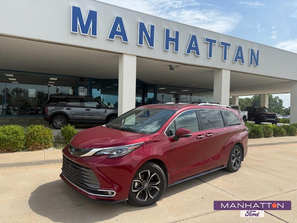 Used 2025 Ruby Flare Pearl Toyota Platinum image 1