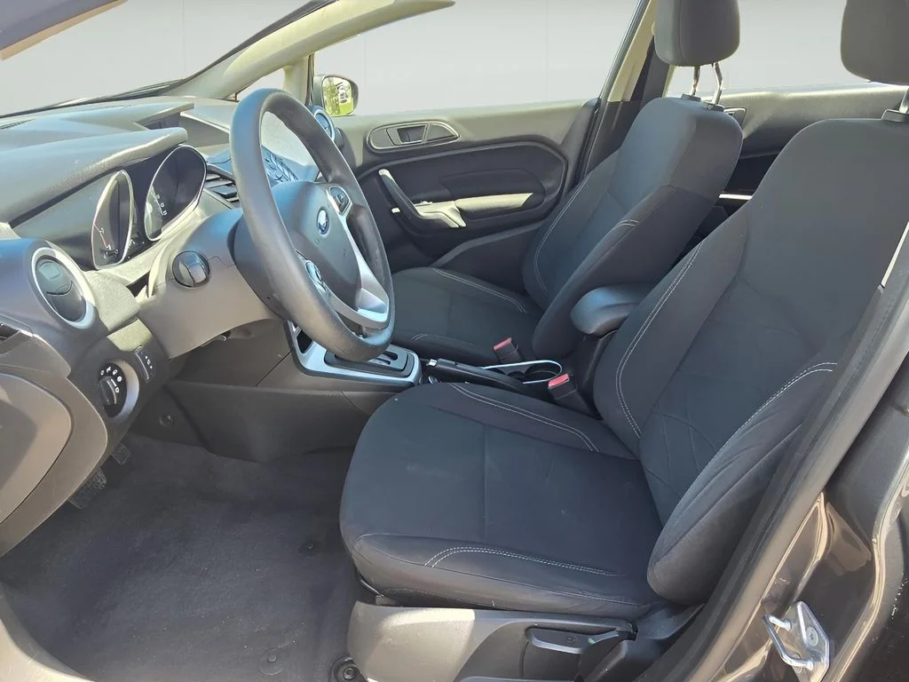 Used 2019 Magnetic Metallic Ford SE image 27