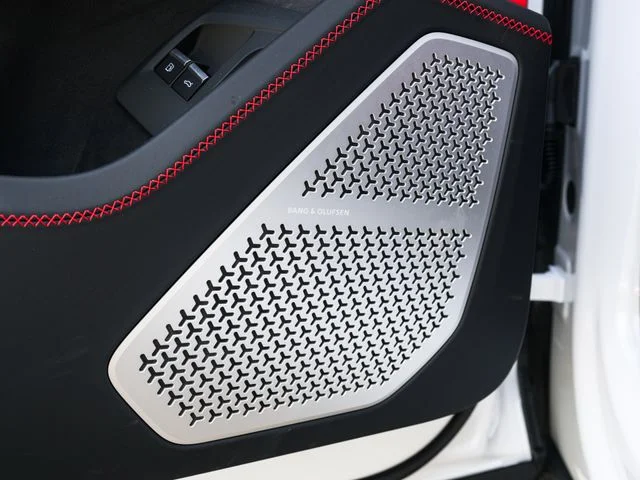 Used 2025  Lamborghini SE image 35