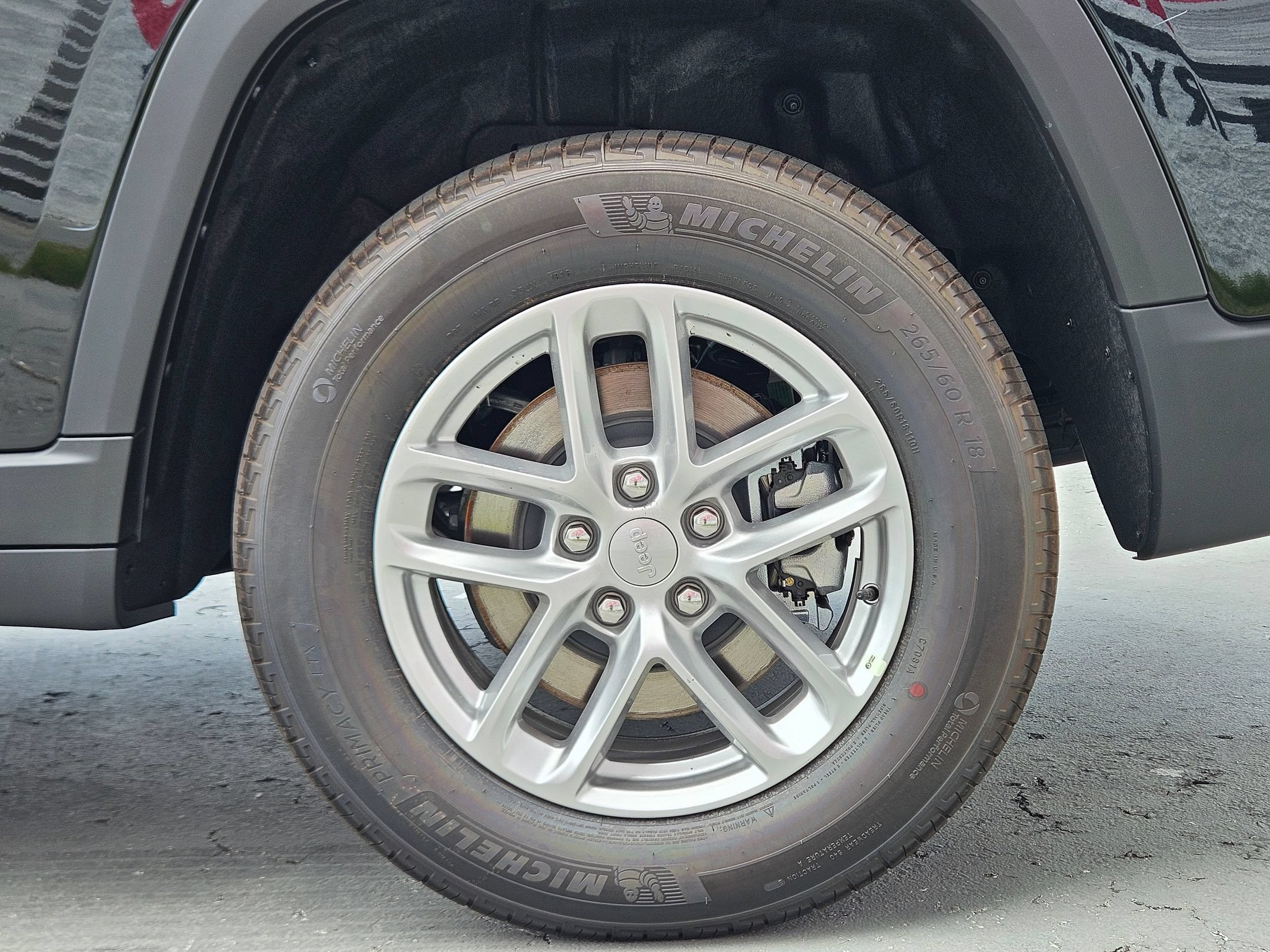 New 2026 Diamond Black Crystal Pearlcoat Jeep Laredo image 25