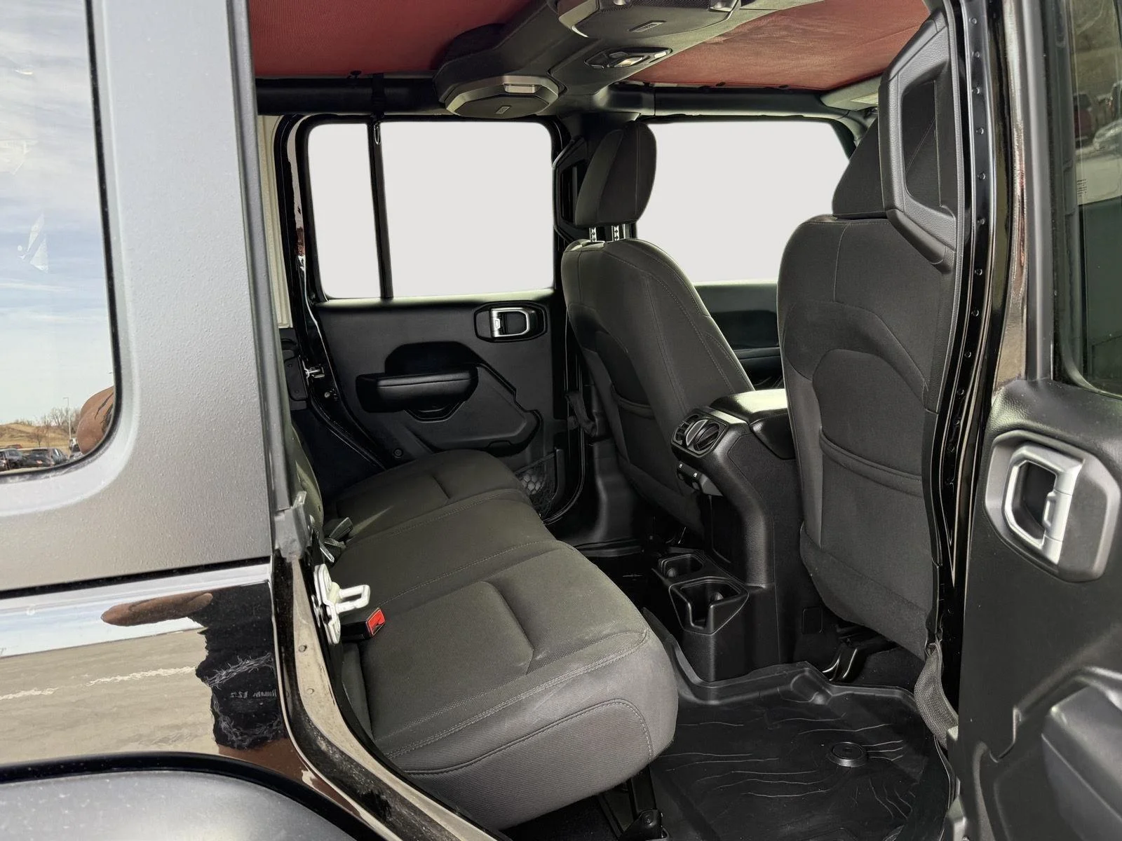 Used 2018 Black Clearcoat Jeep Sport S image 19