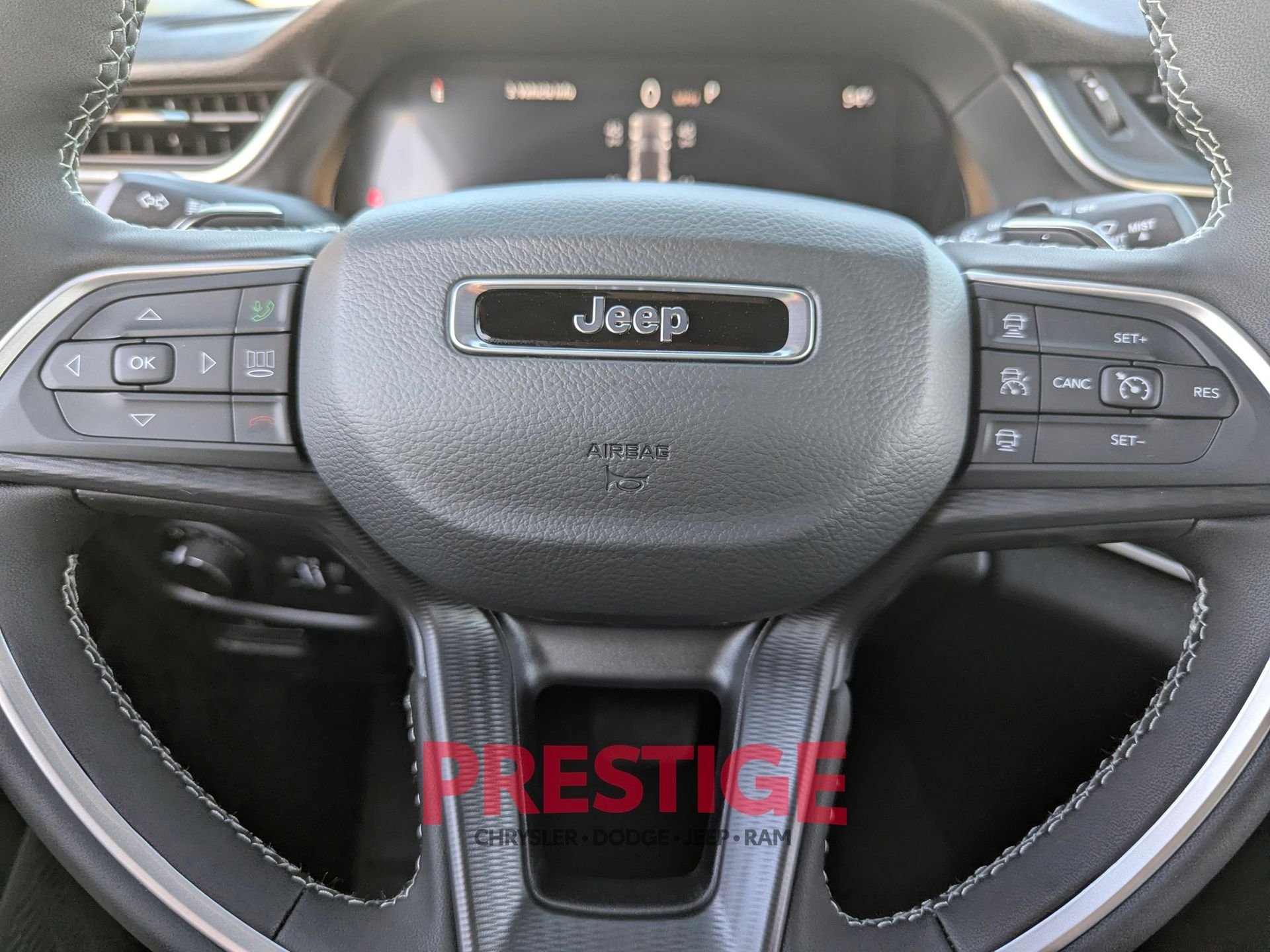 New 2026 Diamond Black Crystal Pearl-Coat Exterior Paint Jeep Laredo X image 13