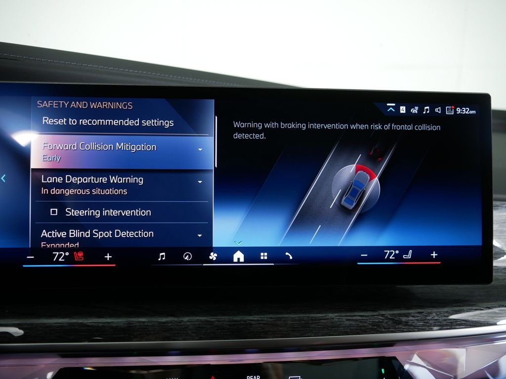 2025 BMW 7 Series 750e - Photo 41