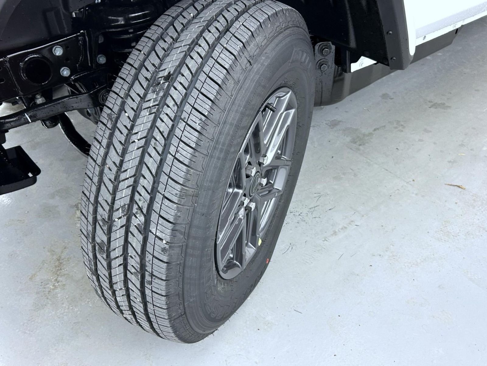 New 2026 Bright White Clear-Coat Exterior Paint Jeep Sport S image 23