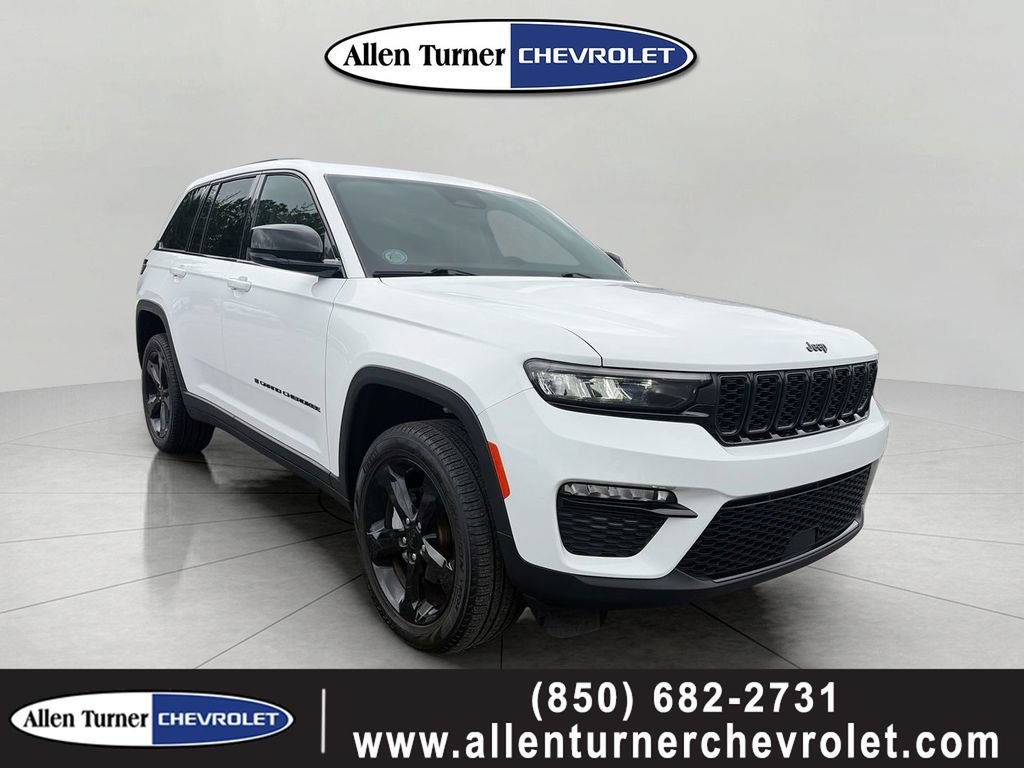 Used 2023  Jeep Limited image 1
