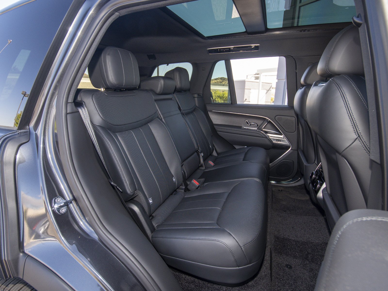 New 2026 Carpathian Grey Land Rover SE image 48