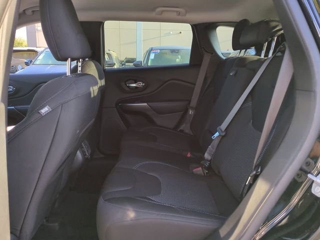 Used 2020 Black Jeep Latitude image 13