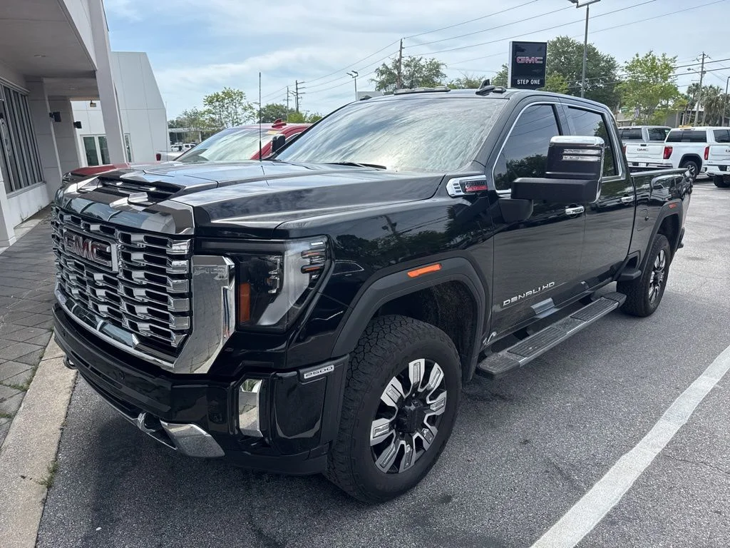 Used 2025 Black GMC Denali image 1