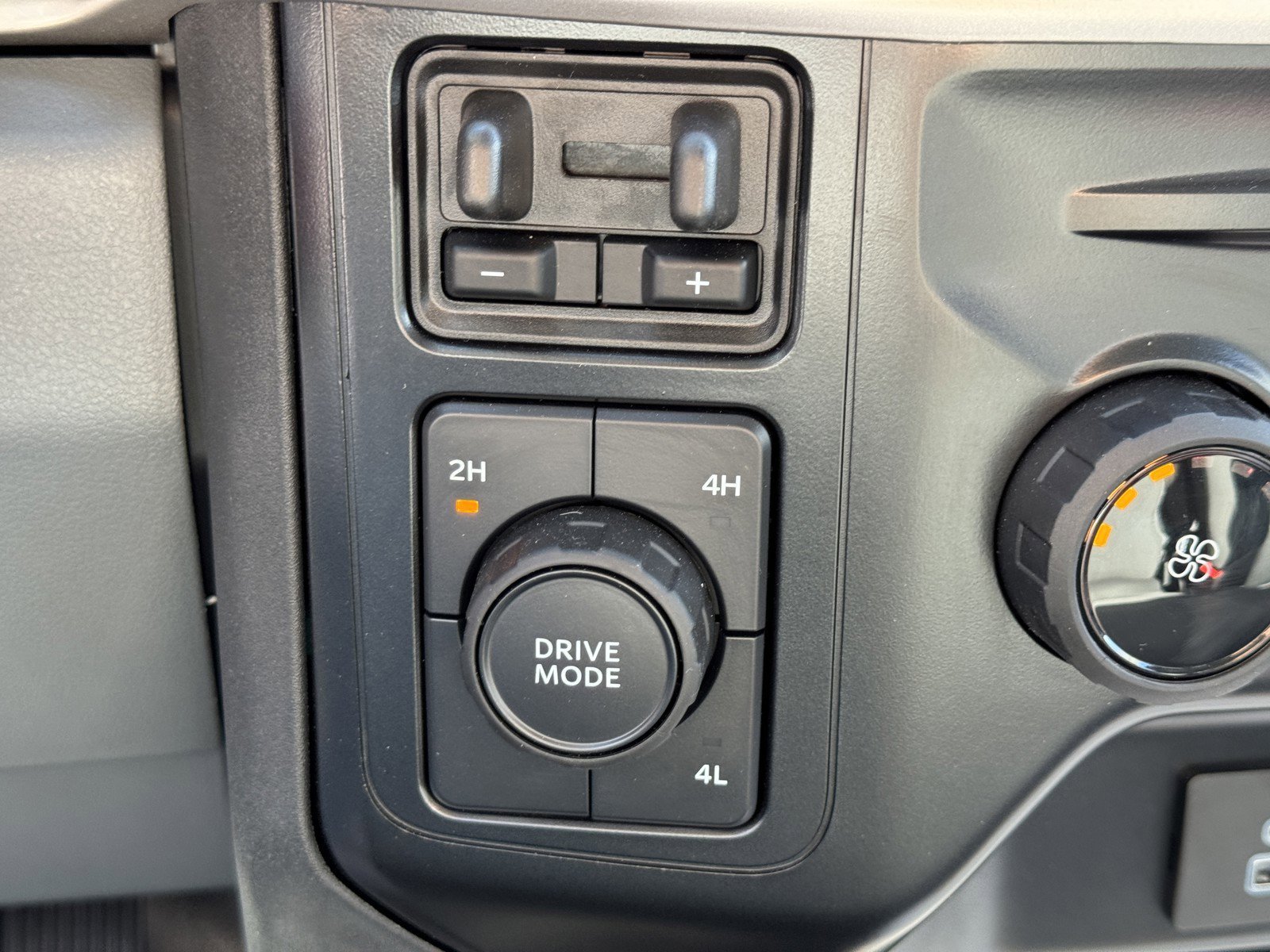 New 2024 Oxford White Ford F-550® XL image 21
