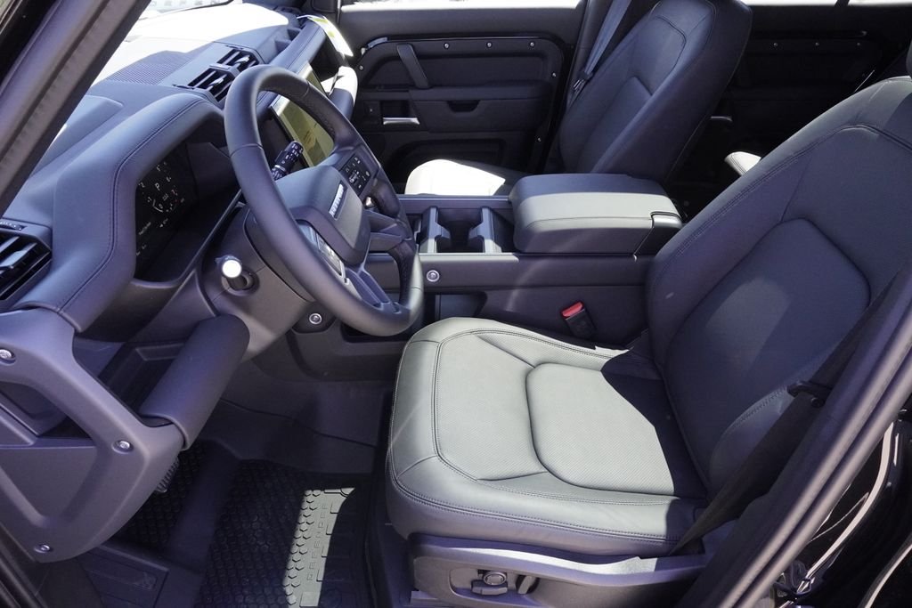 New 2026 Santorini Black Land Rover X-Dynamic SE image 19