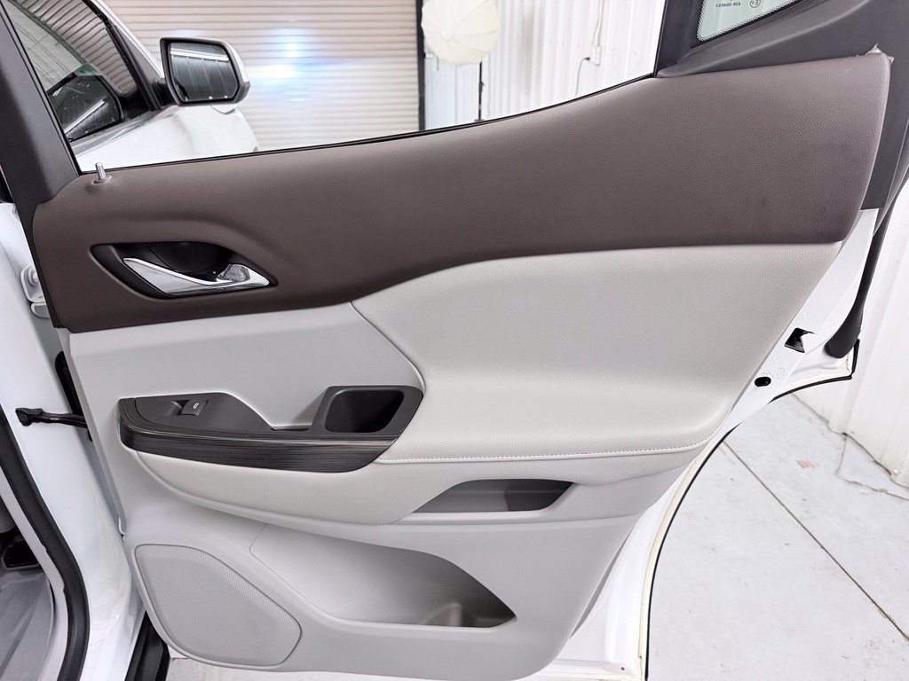 Used 2019 White GMC SLT-1 image 40