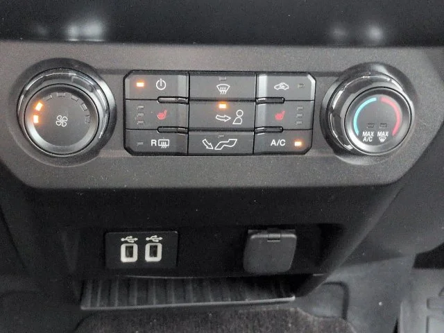 Used 2019 Blue Ford XLT image 24