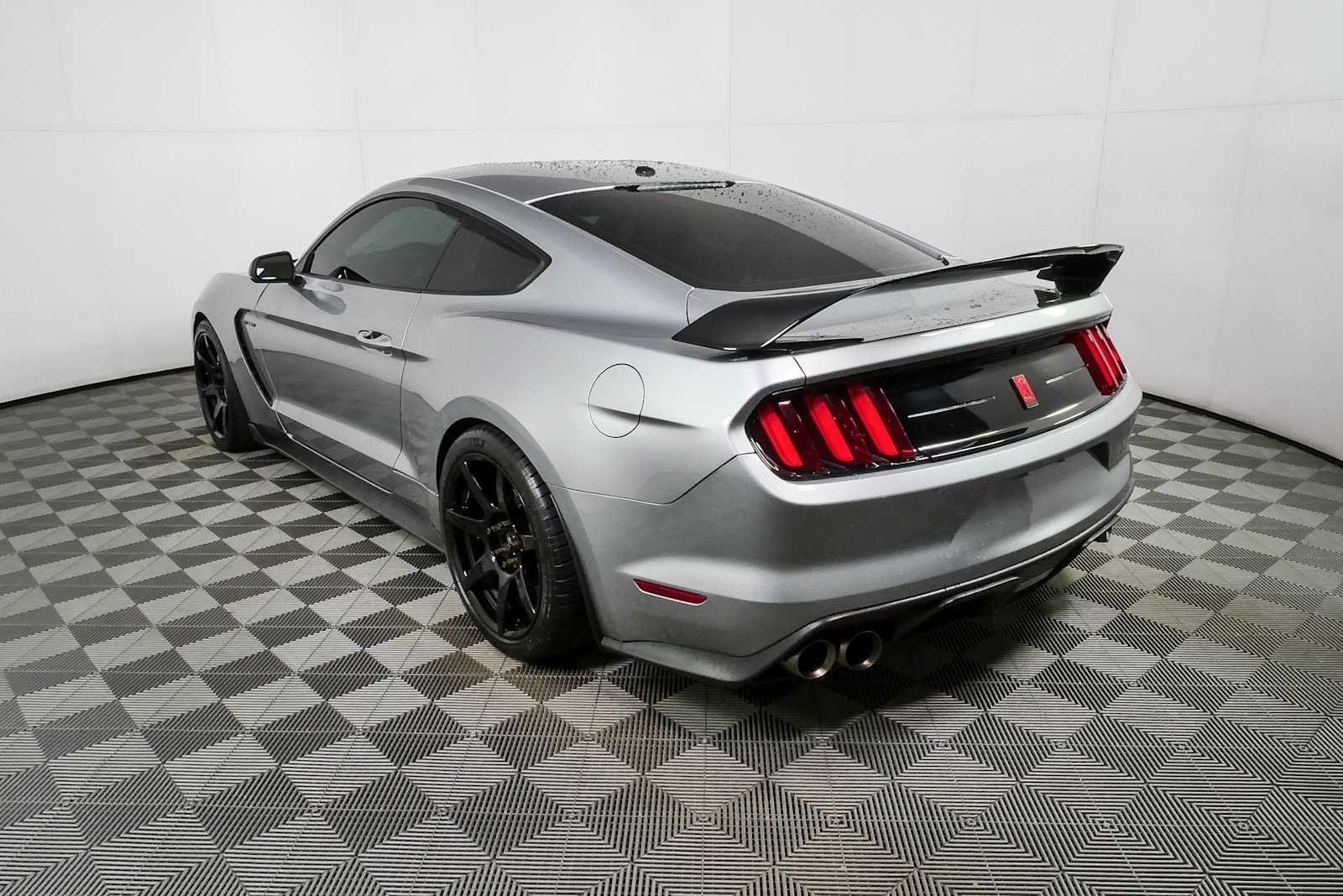 Used 2020 Iconic Silver Ford Shelby GT350R image 25