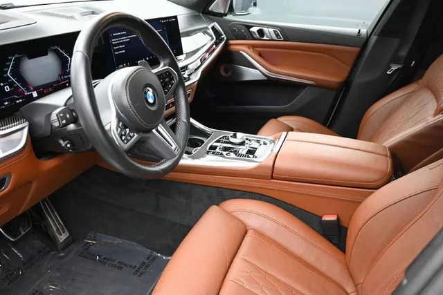 Used 2024 White BMW M60i image 19