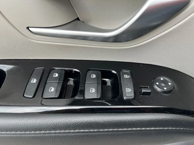 Used 2022 Gray Hyundai SEL image 12