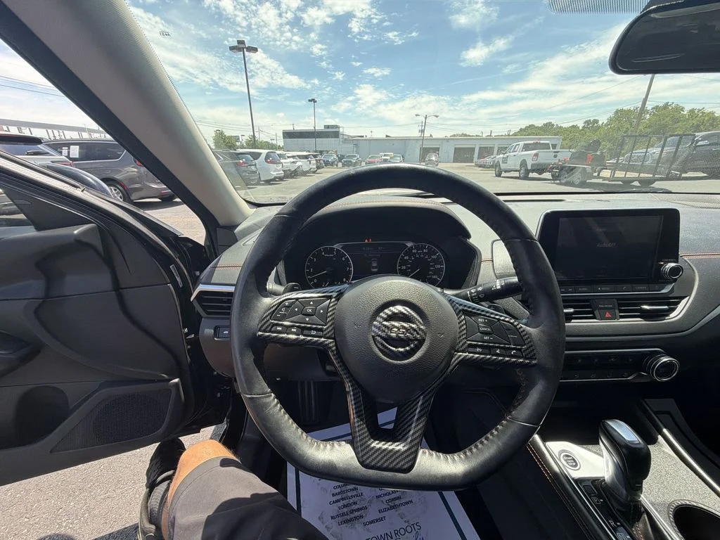Used 2020 Black Nissan 2.5 SR image 13