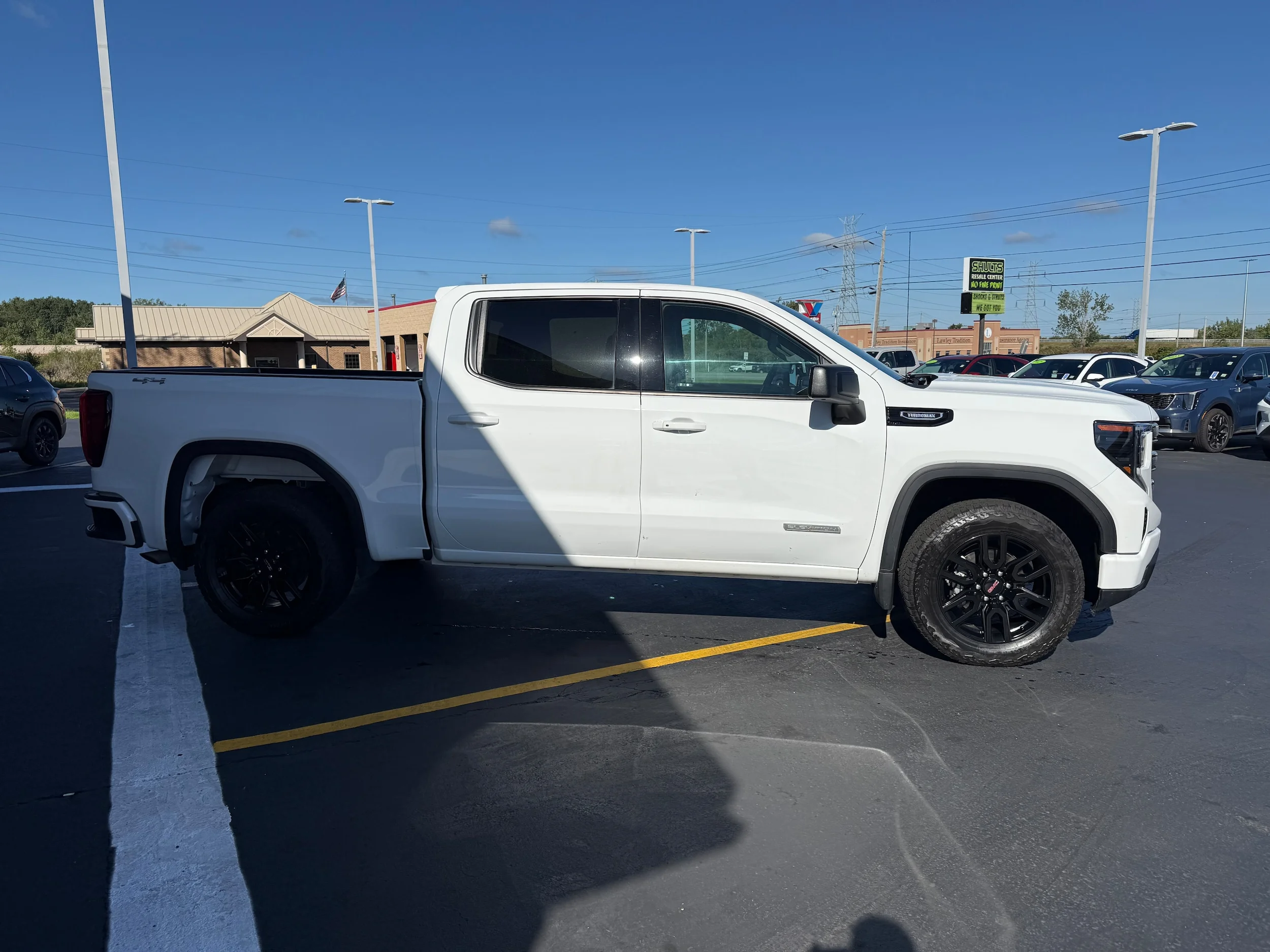 Used 2025 Summit White GMC Elevation image 9