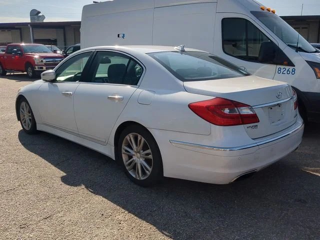 Used 2013 White Hyundai 3.8 image 3