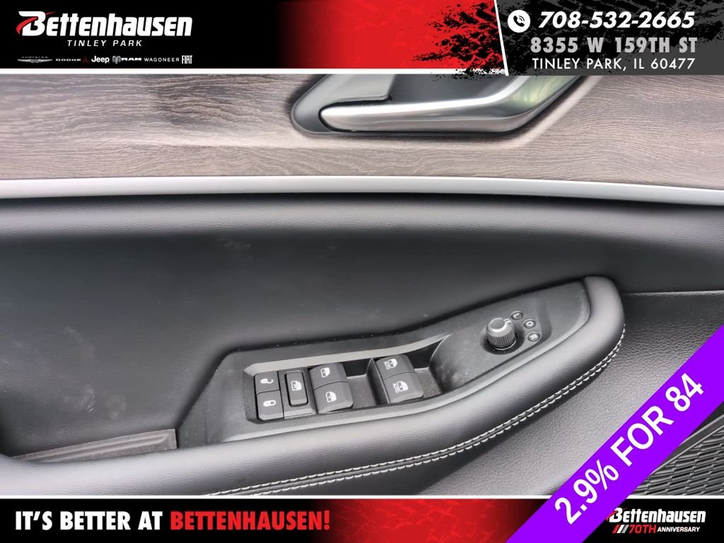 New 2026 Diamond Black Crystal Pearlcoat Jeep Altitude image 22