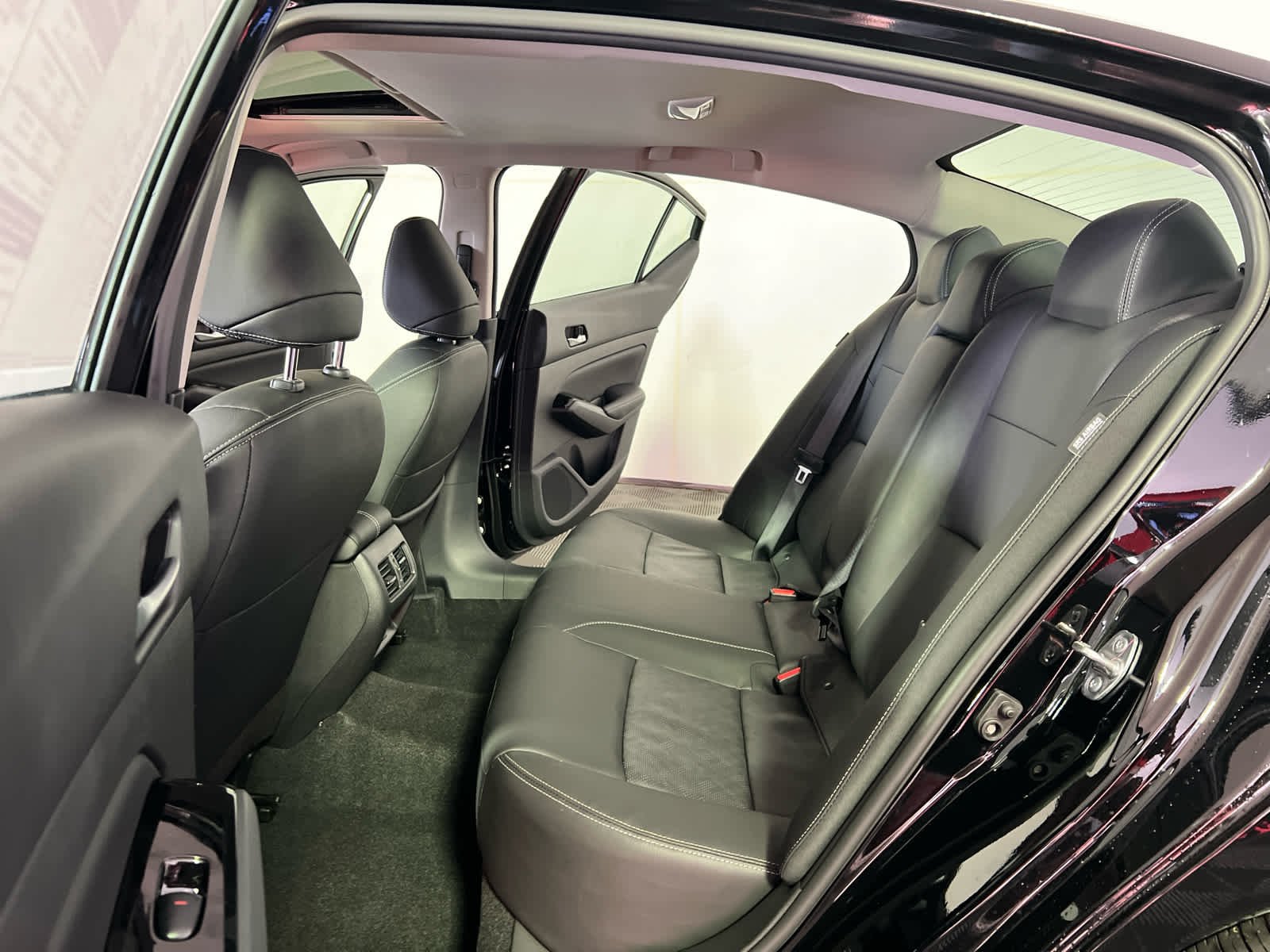 2025 Nissan Altima SL - Photo 14