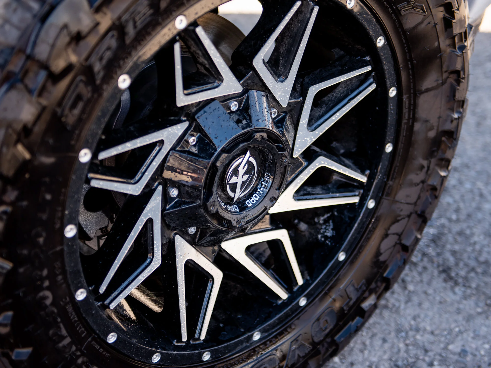 New 2026 White RAM Big Horn*, 35 Inch Tires, 20 Inch Toyos image 2