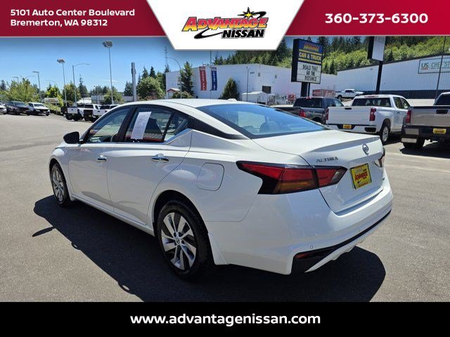 Used 2025 WHITE Nissan S image 3