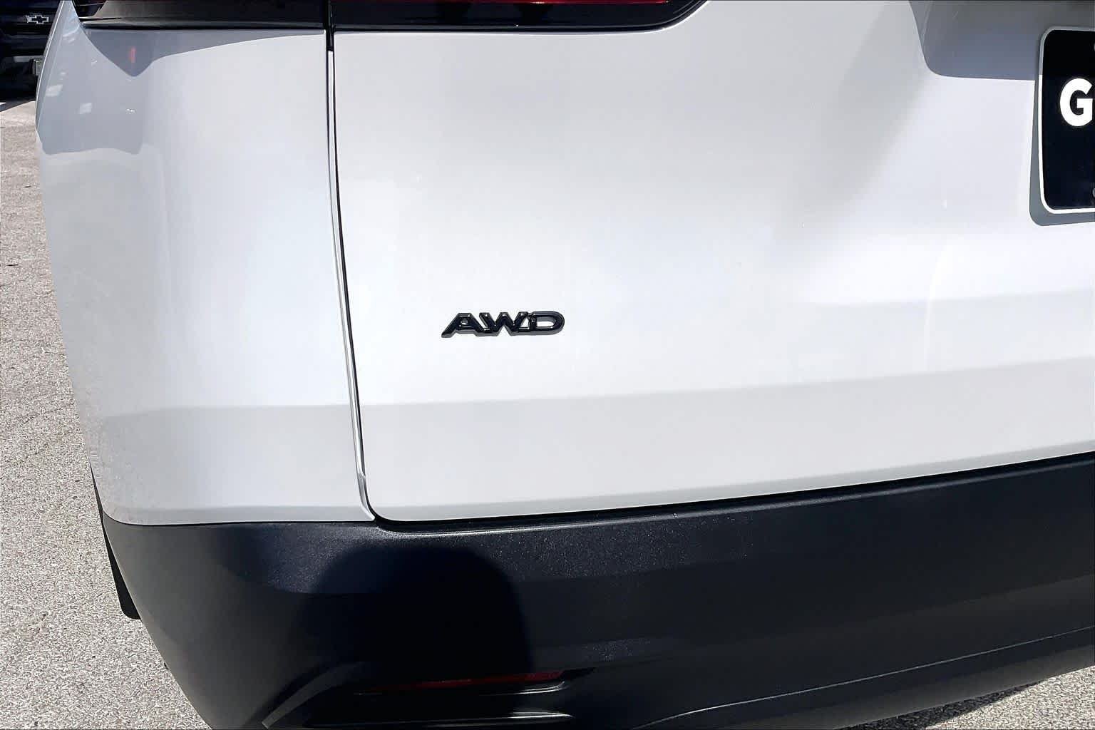 Used 2026 Wind Chill Pearl Toyota XLE image 33