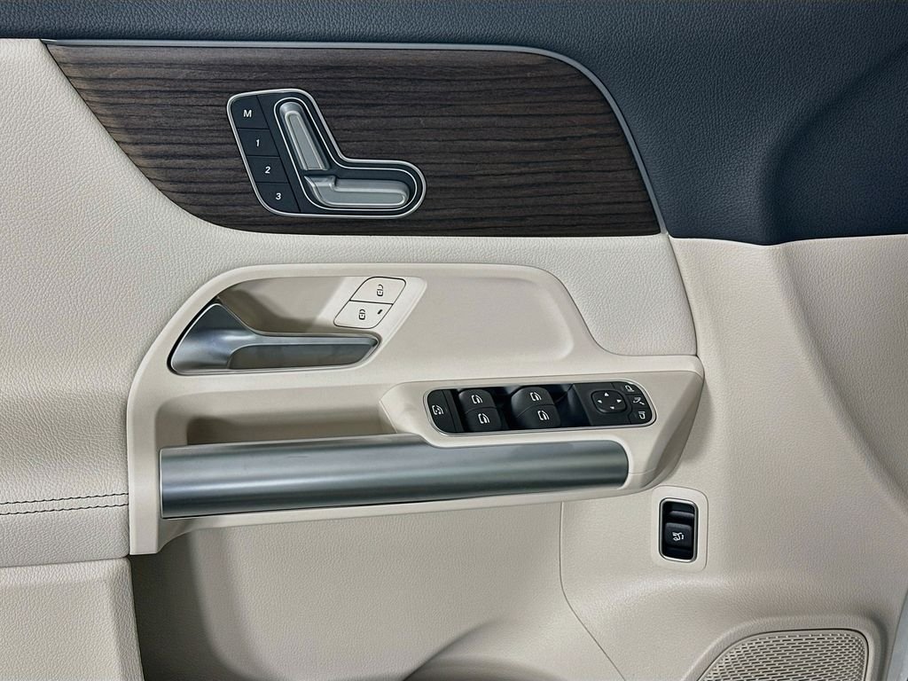 New 2026 Polar White Mercedes-Benz GLA 250 image 18