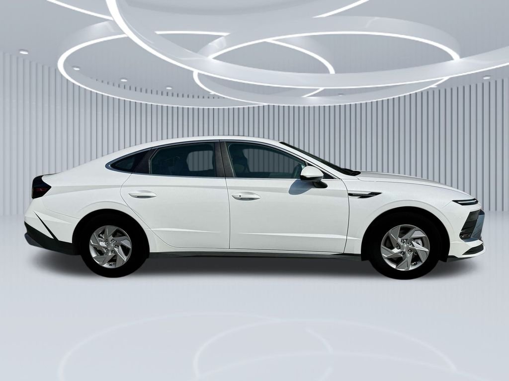 New 2025 White Hyundai SE image 28